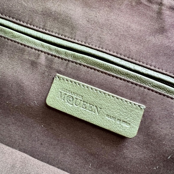 SOLD! Alexander McQueen Large De Manta Tote Forest Green Leather Iconic Design - Picture 12 of 13
